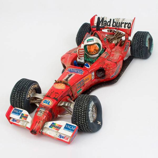 Figurine miniature humoristique d'une voiture de Formule 1 avec pilote